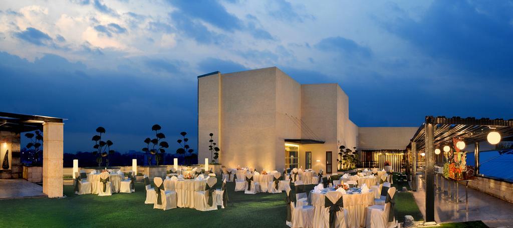 Galaxy Hotel & Spa Gurgaon Buitenkant foto