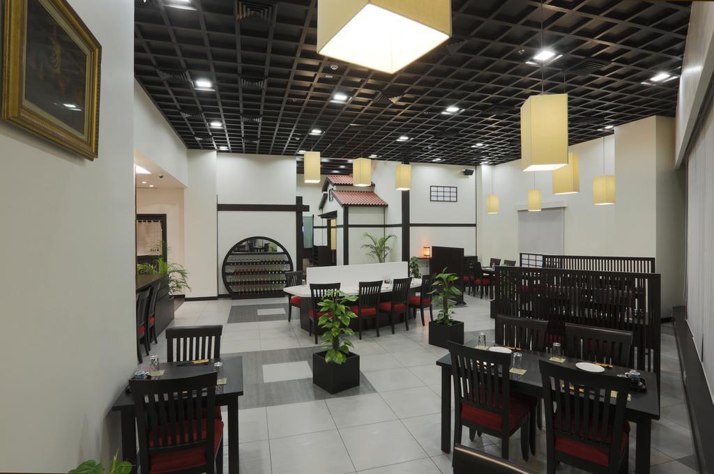 Galaxy Hotel & Spa Gurgaon Buitenkant foto