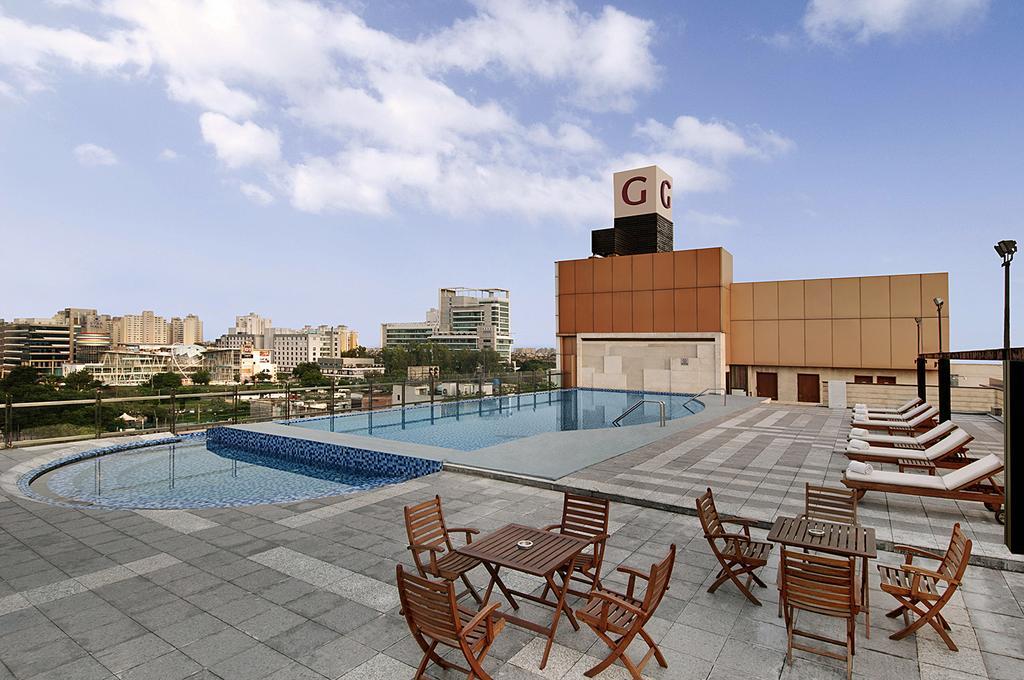 Galaxy Hotel & Spa Gurgaon Buitenkant foto
