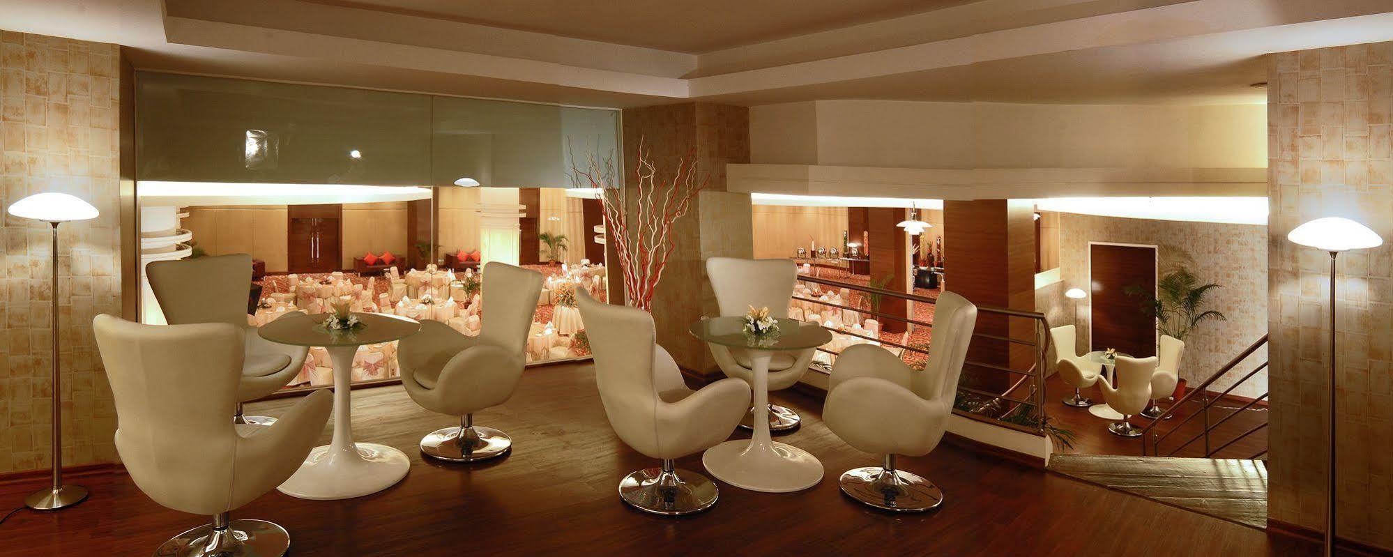 Galaxy Hotel & Spa Gurgaon Buitenkant foto