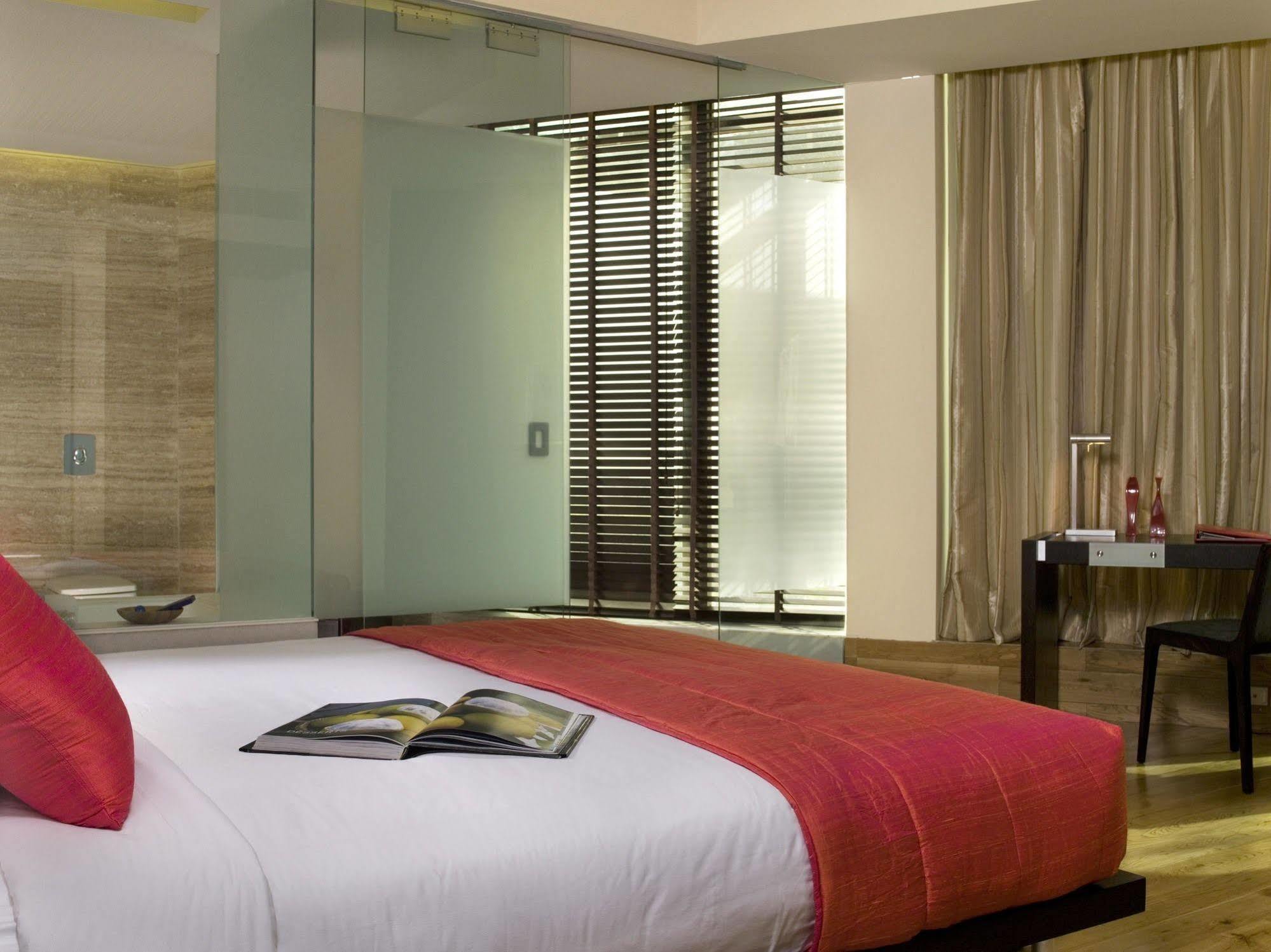 Galaxy Hotel & Spa Gurgaon Buitenkant foto