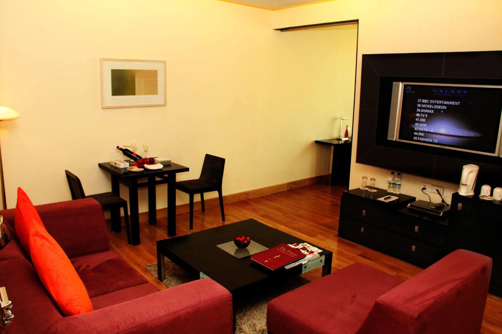 Galaxy Hotel & Spa Gurgaon Buitenkant foto