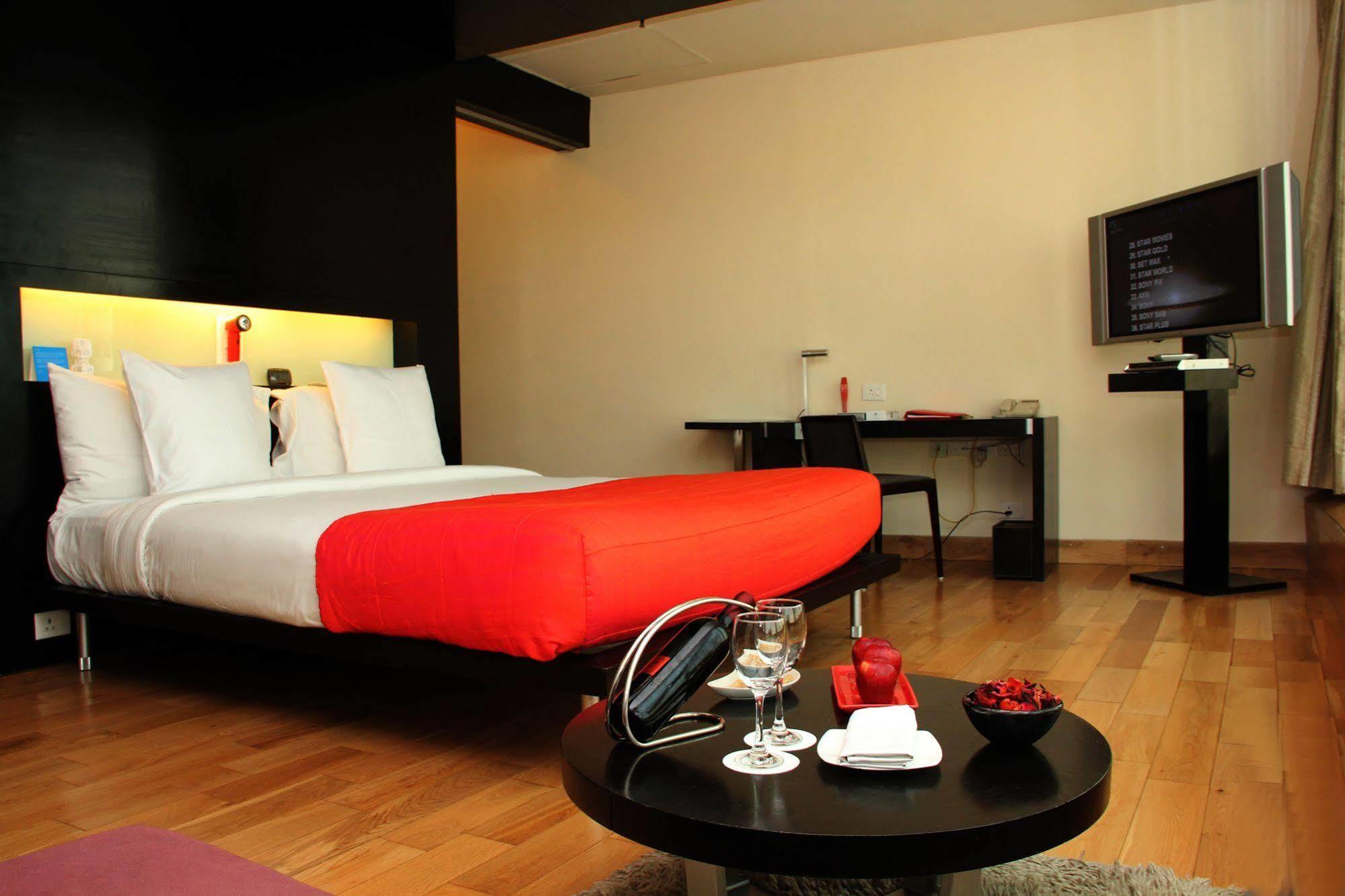 Galaxy Hotel & Spa Gurgaon Buitenkant foto