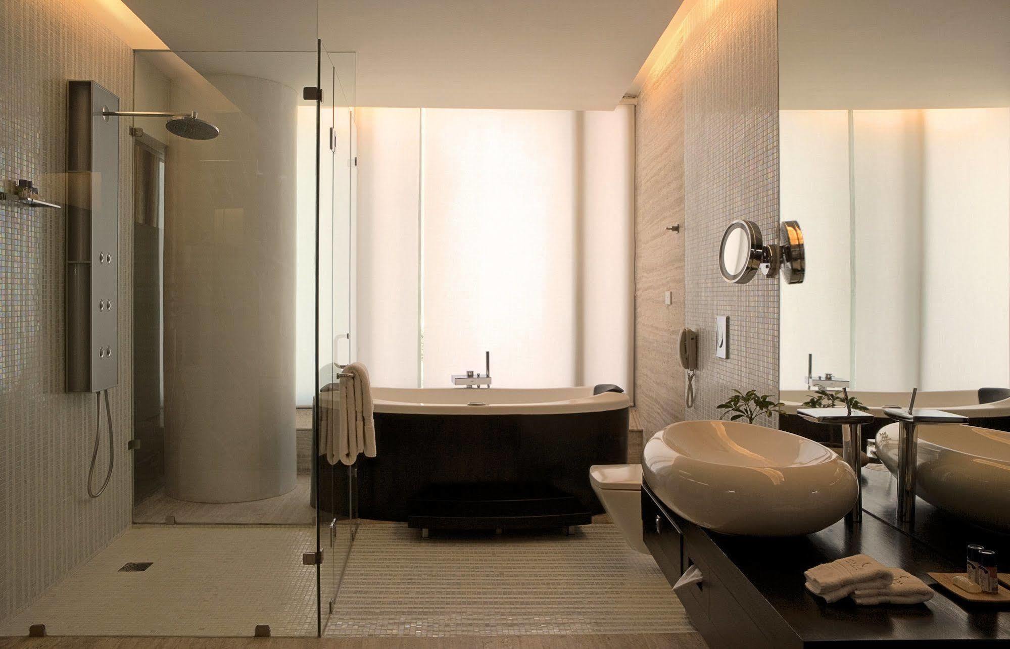 Galaxy Hotel & Spa Gurgaon Buitenkant foto