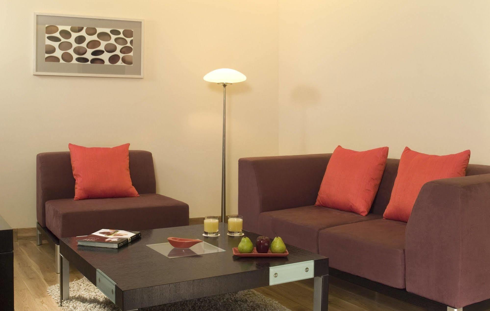 Galaxy Hotel & Spa Gurgaon Buitenkant foto