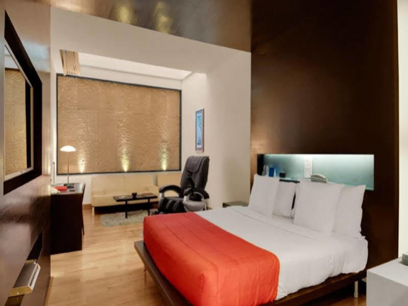 Galaxy Hotel & Spa Gurgaon Buitenkant foto