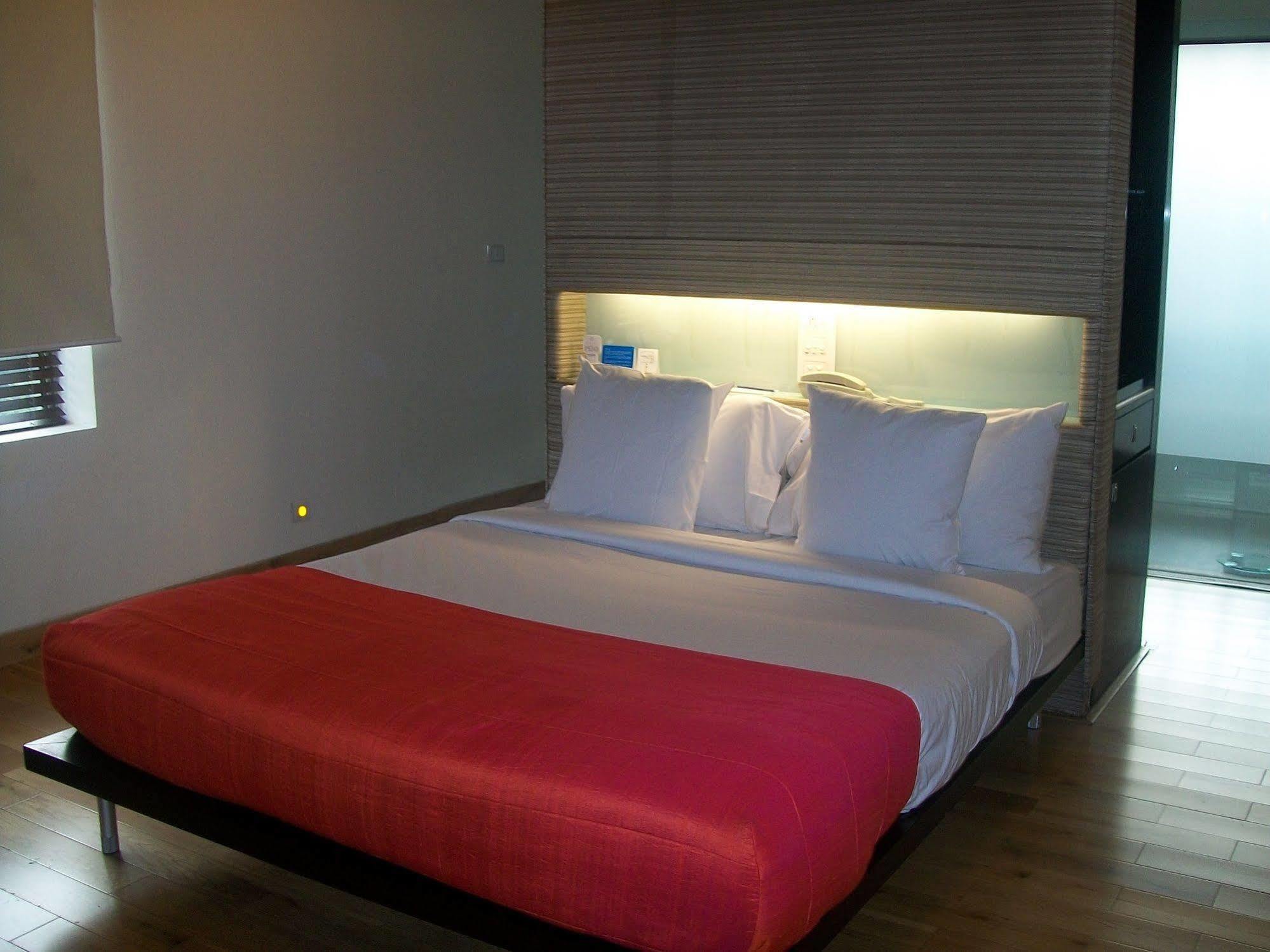Galaxy Hotel & Spa Gurgaon Buitenkant foto