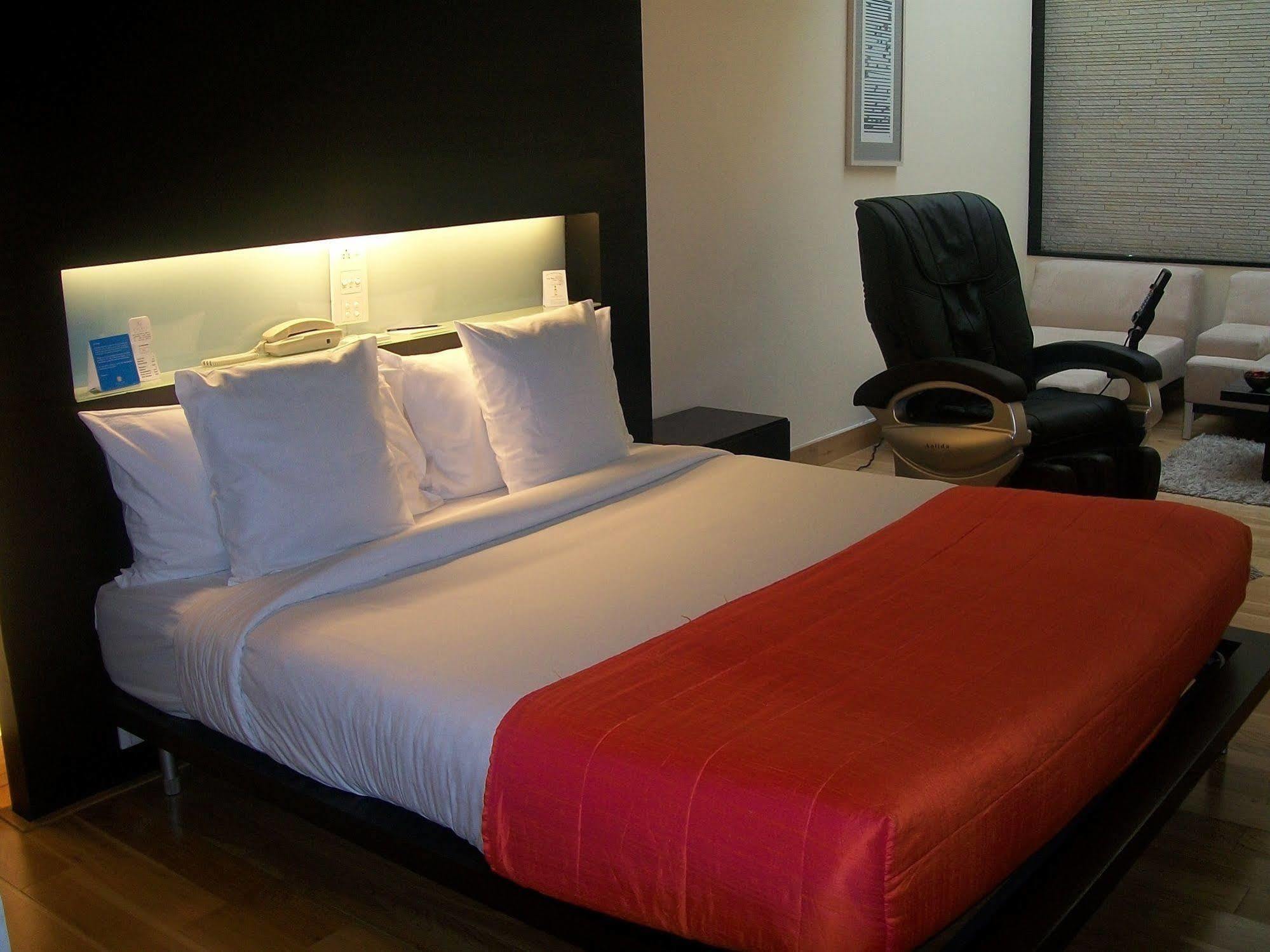 Galaxy Hotel & Spa Gurgaon Buitenkant foto